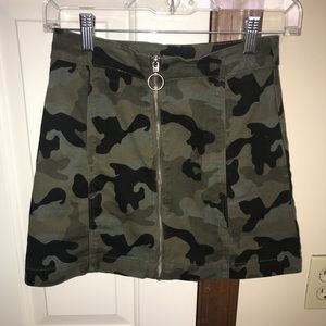 cargo, camo zip up skirt